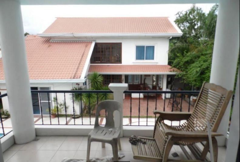 Five Bedroom with pool house and Lot for Rent in Angeles City.