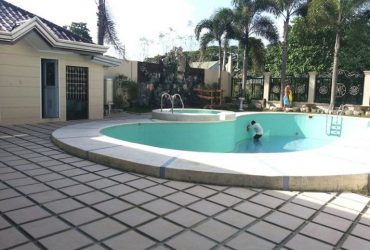 7 Bedroom House with Huge Swimming pool for rent