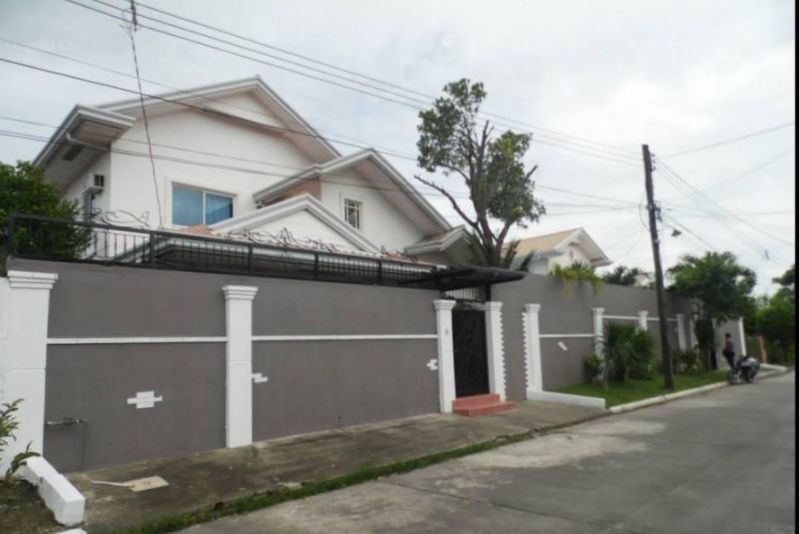 Five Bedroom with pool house and Lot for Rent in Angeles City.