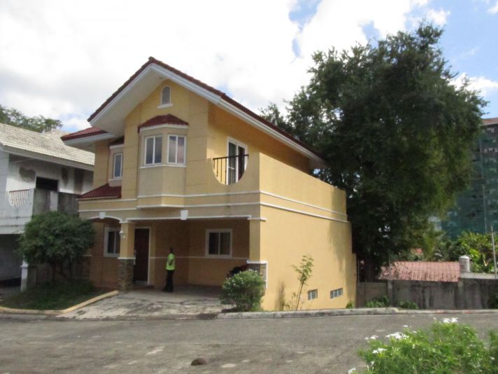 5BR 3CR Single Detached Banawa House and Lot for Sale Forest Hills