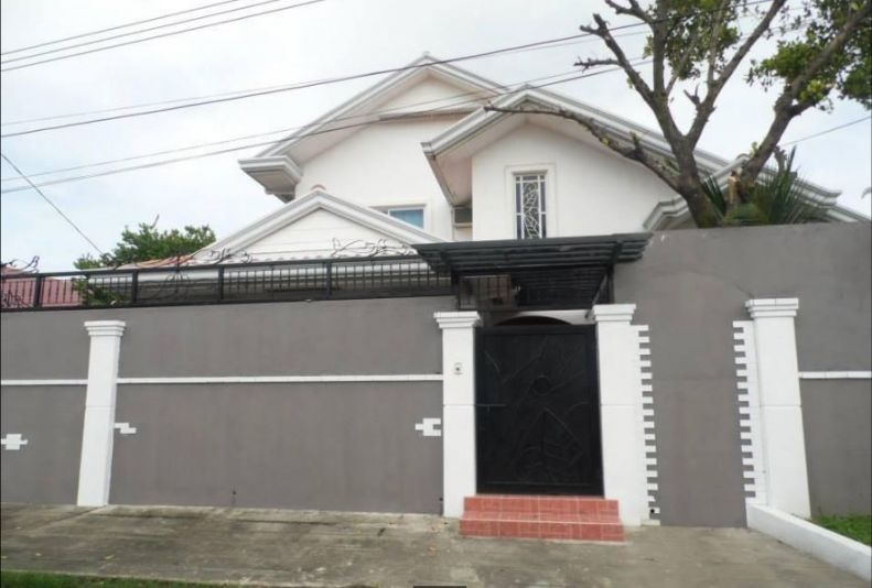 Five Bedroom with pool house and Lot for Rent in Angeles City.