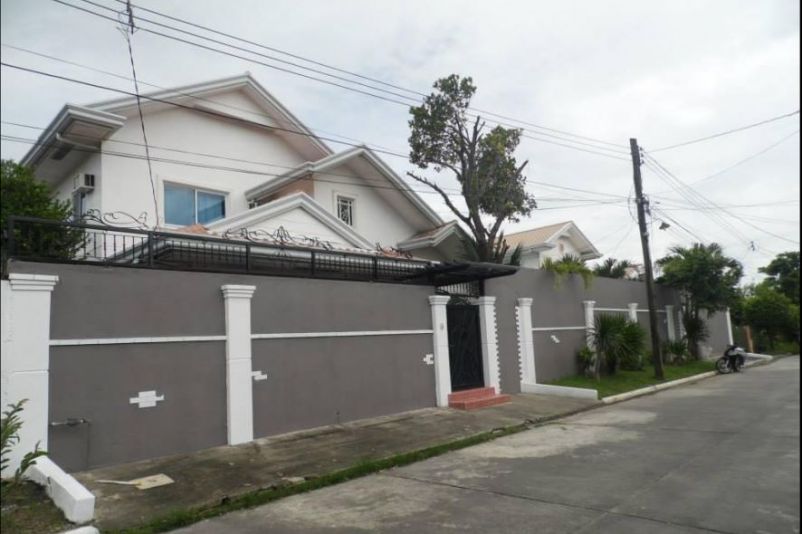 Five Bedroom with pool house and Lot for Rent in Angeles City.