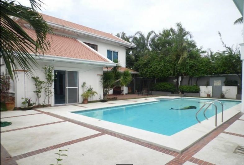 Five Bedroom with pool house and Lot for Rent in Angeles City.