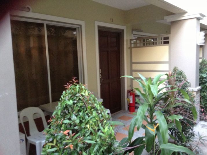 Condo near Fields Avenue, and Clark Angeles City, FOR RENT Php 20,000