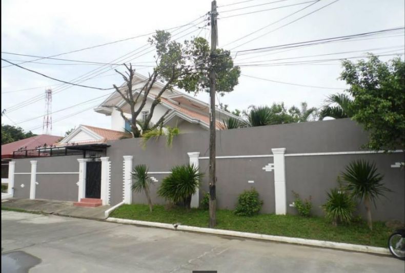 Five Bedroom with pool house and Lot for Rent in Angeles City.