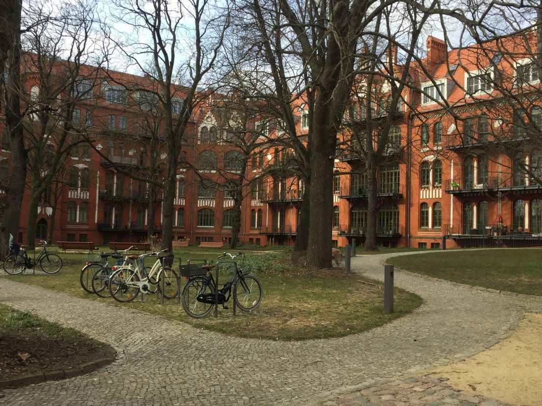 Super Townhouse, unmöbliert ,mit Küche,liegt in unmittelbarer nähe zum Schlosspark