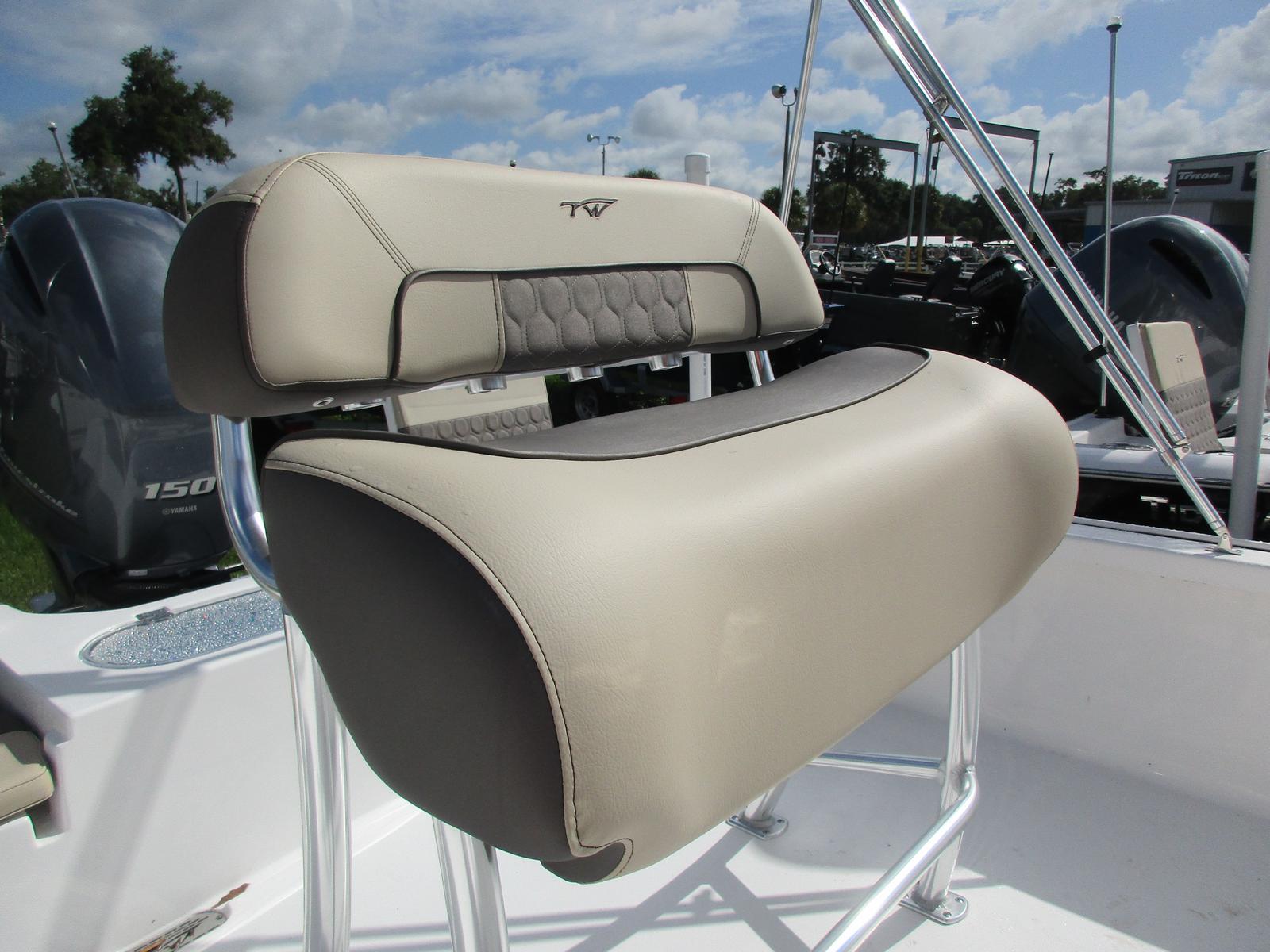 2018 Tidewater 2110 Bay Max