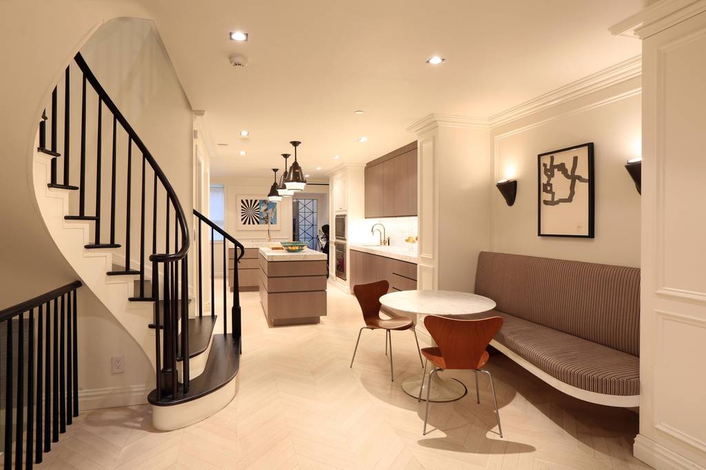 Luxurious 10 bedroom Townhouse in Chelsea, New York City