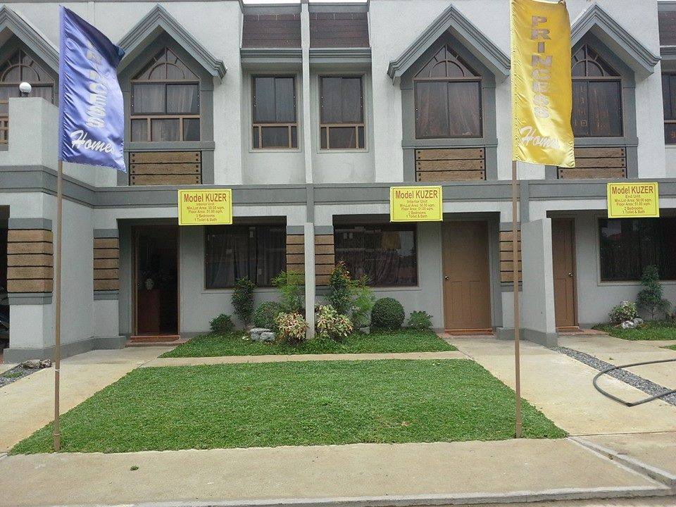 TOWNHOUSE near CALOOCAN Sports Complex