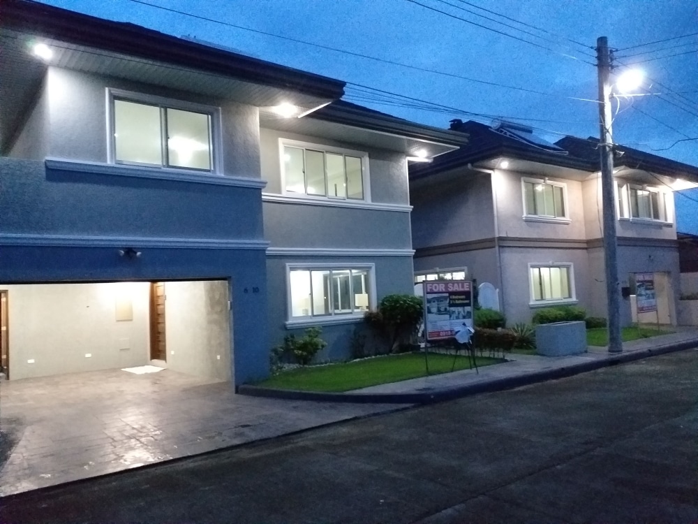 2 adjoining Homes For Sale , Pulu Amsic, Angeles City, Philippines