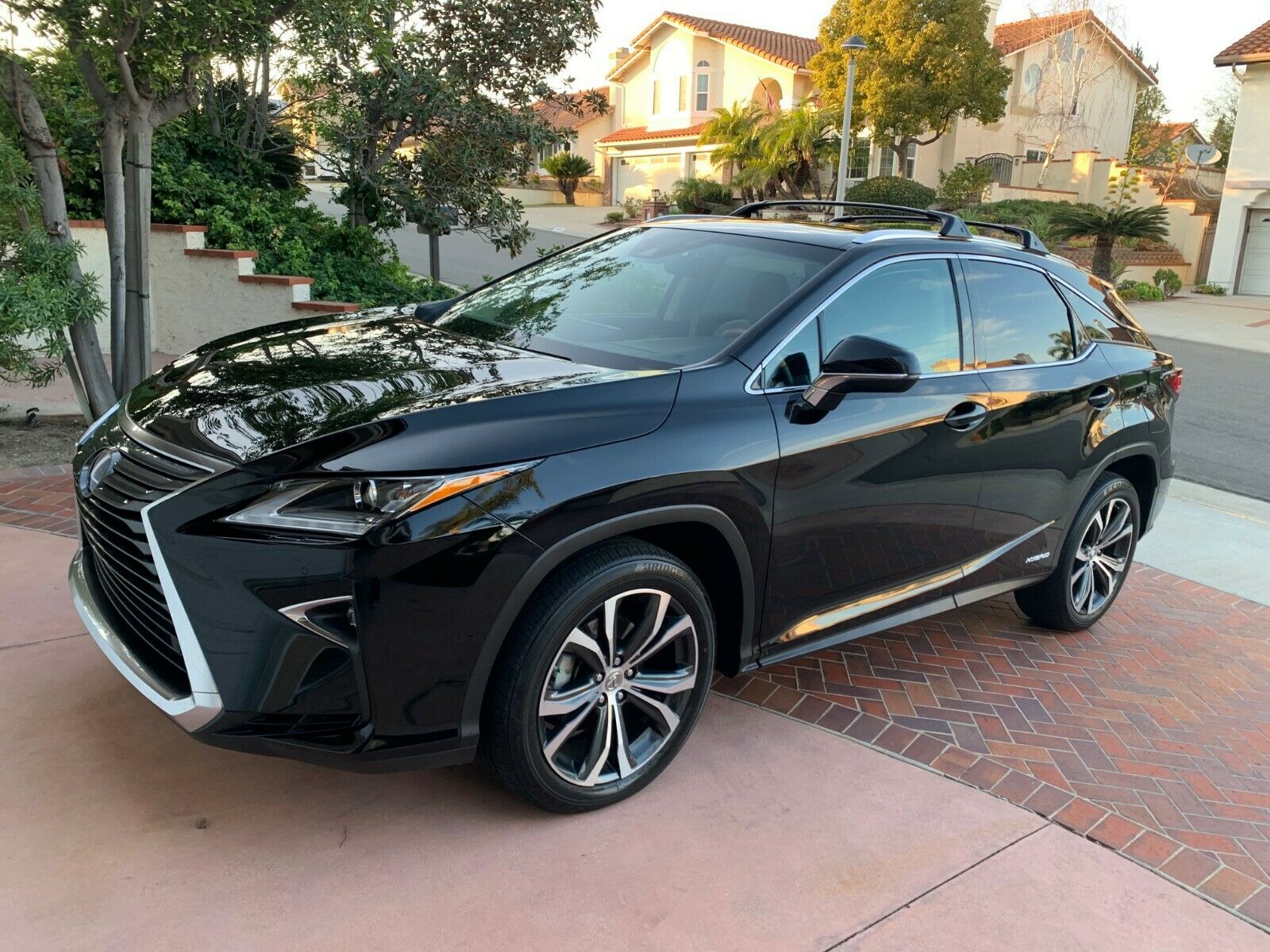 Selling Lexus  RX 350 2016